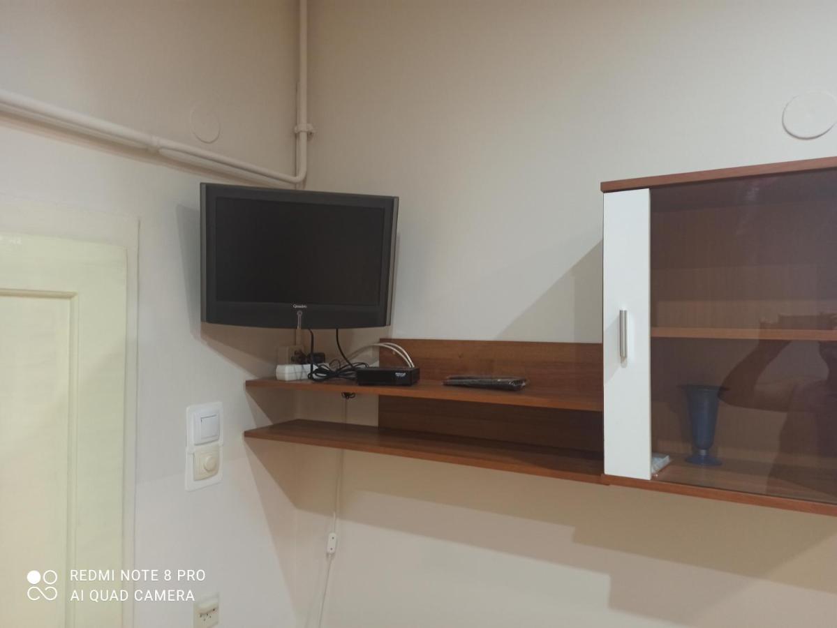 Studio Apartman Lea Pula Exterior foto