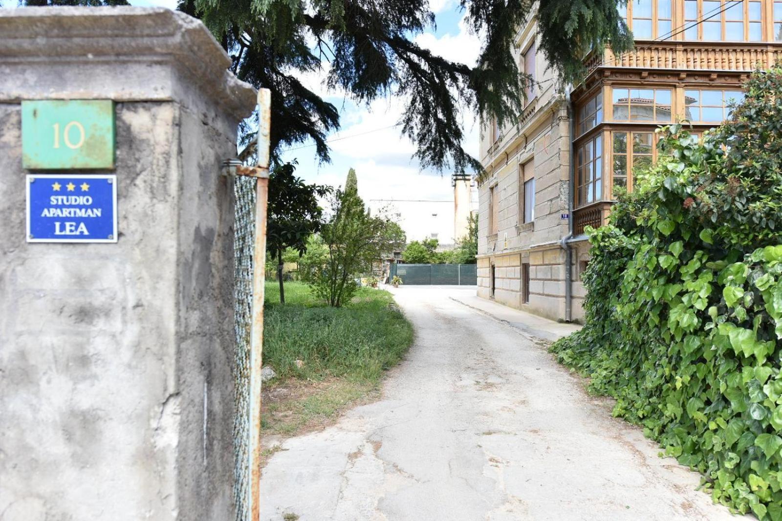 Studio Apartman Lea Pula Exterior foto