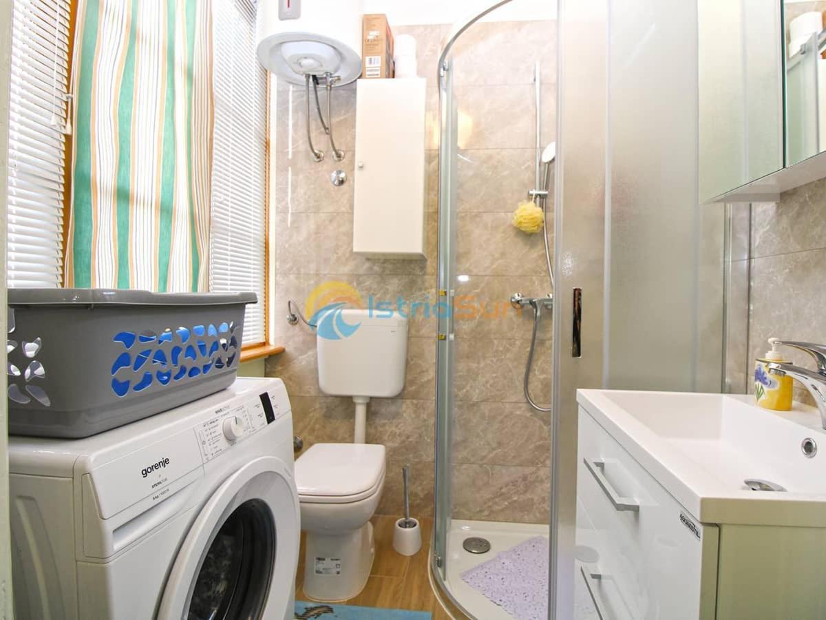 Studio Apartman Lea Pula Exterior foto