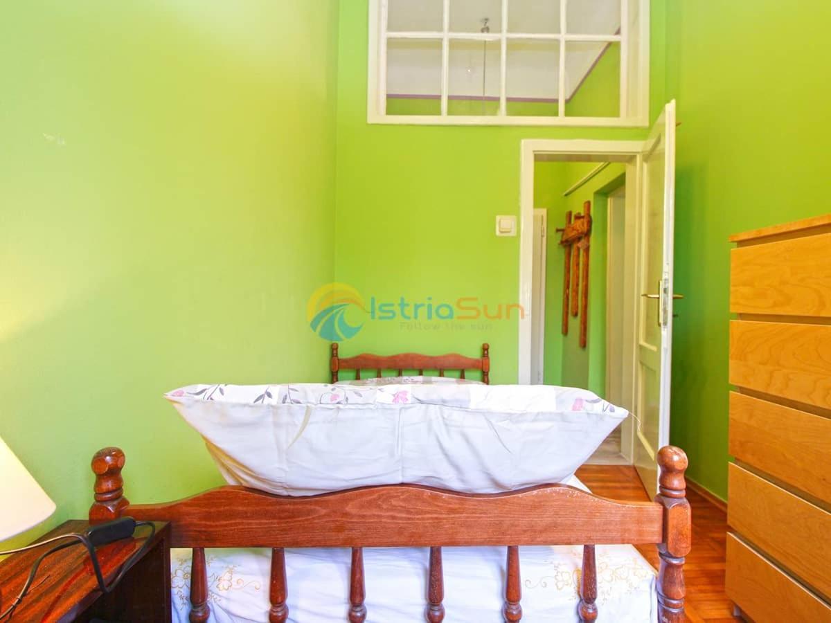 Studio Apartman Lea Pula Exterior foto