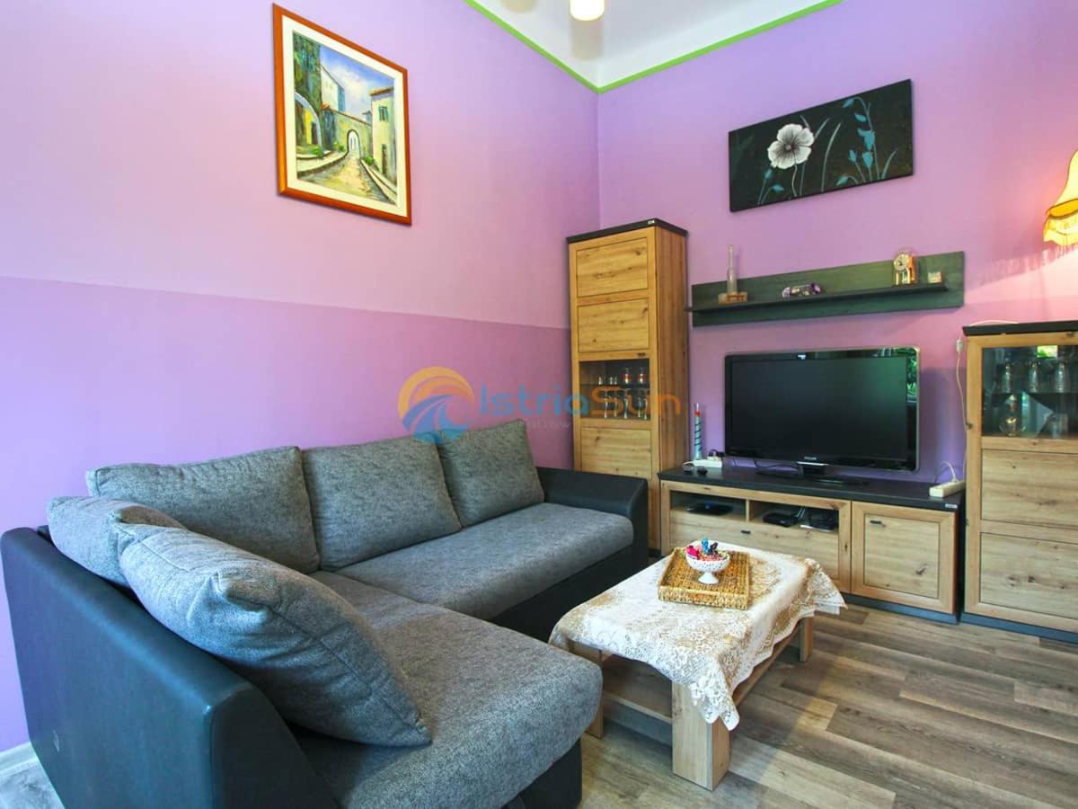Studio Apartman Lea Pula Exterior foto